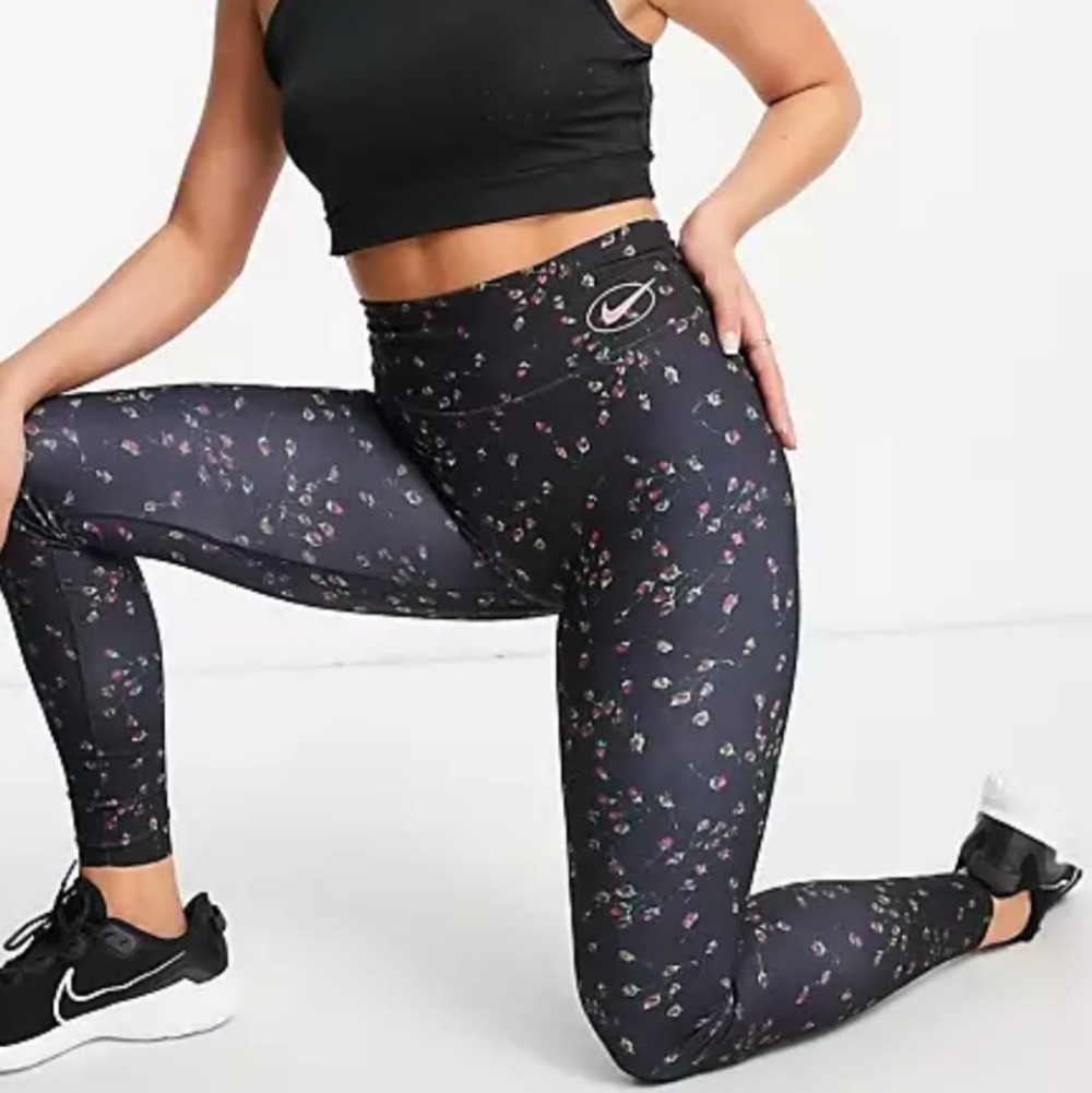 NEW! Nike Black Floral High-Waist Leggings - Size M